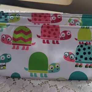 Thirty-One Gifts Cool Clip Thermal Pouch featuring a turtle pattern.